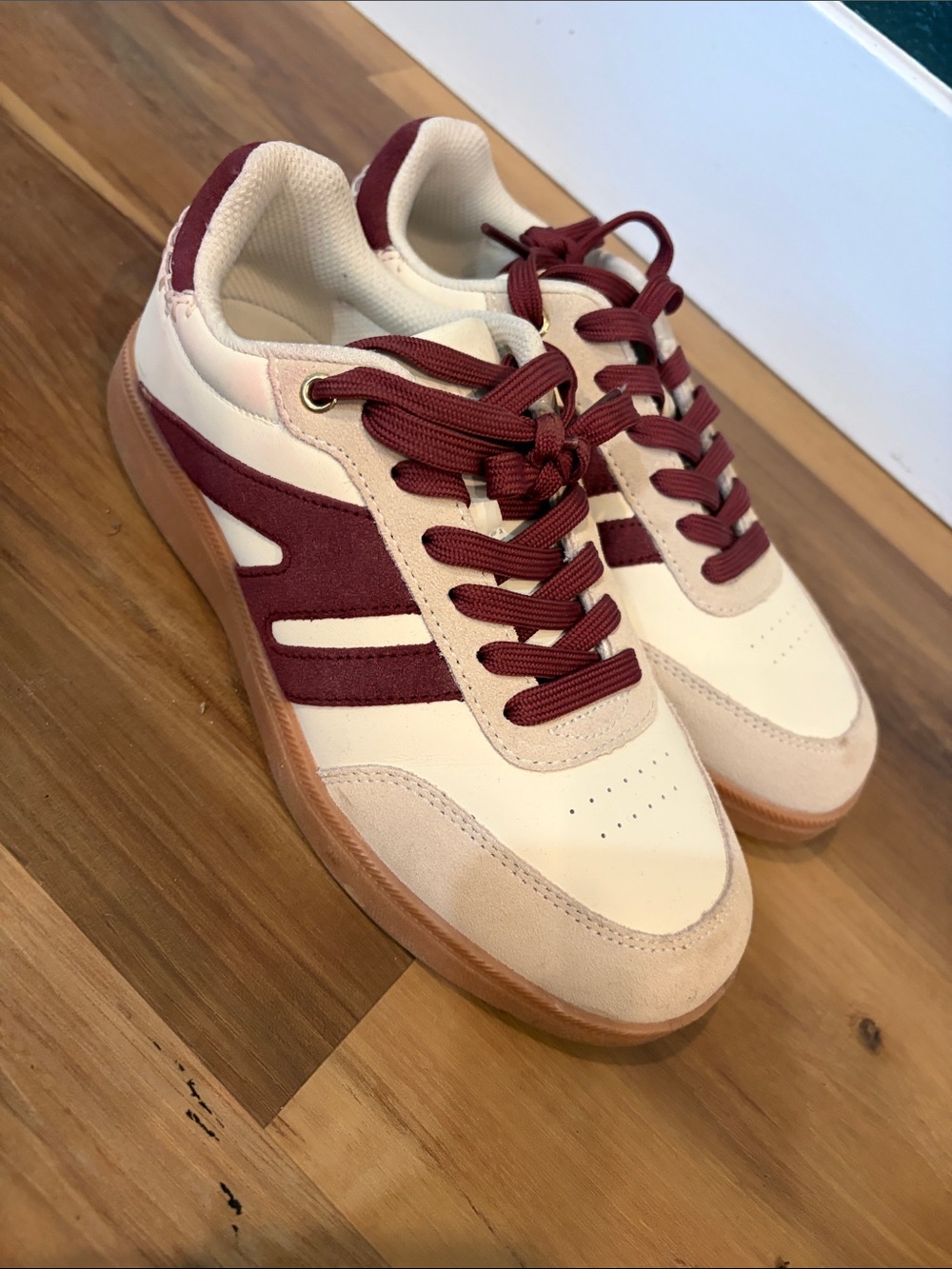 Amazon Men's Sneakers in Burgundy and Cream with Gum Sole